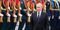 Putin passa tropas em revista durante ato em Moscou  Foto: Reuters / BBC News Brasil