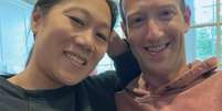 Fundador do Facebook, Mark Zuckerberg, e sua esposa, Priscilla Chan, anunciaram que ter&atilde;o um terceiro filho  Foto: Reprodu&ccedil;&atilde;o / Instagram @zuck