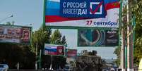 Propaganda em uma rua de Lugansk diz: "Com a Rússia para sempre, 27 de setembro"  Foto: DW / Deutsche Welle