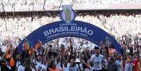 Corinthians comemora título ao lado da torcida, que fez história  Foto: JORGE BEVILACQUA /CÓDIGO19/ESTADÃO CONTEÚDO