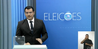 O mediador pediu desculpas e informou que o debate deveria ser encerrado  Foto: Reprodução/ TV Globo