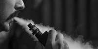 Estudo reforça que trocar cigarro pelo vape diminui os riscos à saúde (Imagem: Ethan Parsa/Pixabay)  Foto: Canaltech