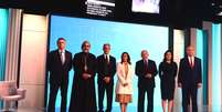 Candidatos à Presidência da República posam para foto antes do início do debate  Foto: Cristiane Mota/FotoArena / Estadão