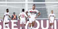 Jogadores do S&atilde;o Paulo lamentam gol do Del Valle  Foto: Agustin Marcarian / Reuters