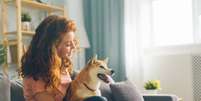 Pets podem ajudar na promoção do bem-estar, aliviando estresse e ansiedade  Foto: silverkblack / Adobe Stock
