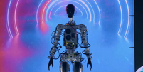 Robô humanoide Optimus, da Tesla  Foto: Reprodução / Youtube Tesla