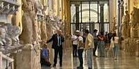 Turistas quebra est&aacute;tuas da Roma Antiga em museu no Vaticano  Foto: Redes sociais / Reprodu&ccedil;&atilde;o