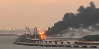 Incêndio na ponte Kerch prejudica abastecimento de tropas russas na Crimeia  Foto: Reuters / BBC News Brasil