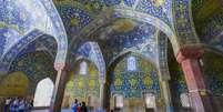 O Irã possui famosos marcos de sua tradição islâmica, como a mesquita Shah, do século 17, em Isfahan  Foto: Getty Images / BBC News Brasil