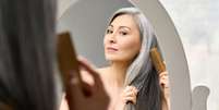 Cabelos grisalhos saudáveis  Foto: Shutterstock / Alto Astral