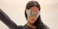 Juliana Nalú posa para campanha de óculos da marca de Kennye West   Foto: Reprodução/Instagram/@juliananalu / Elas no Tapete Vermelho