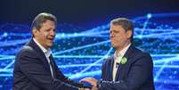 Fernando Haddad (PT) e Tarcísio de Freitas (Republicanos) participaram do primeiro debate no segundo turno das eleições em São Paulo.  Foto: Renato Pizzutto/Band