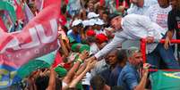 Candidato à Presidência, Lula (PT) participa de comício no Complexo Alemão, RJ  Foto: Reuters