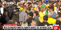 Cinegrafista é hostilizado por apoiadores do presidente Jair Bolsonaro em saída de missa  Foto: Reprodução/CNN