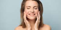 Proteção da pele: 7 hábitos para mudar agora e melhorar sua qualidade  Foto: Shutterstock / Alto Astral