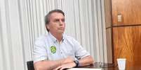 Presidente e candidato à reeleição, Jair Bolsonaro (PL), fez live neste domingo, 16, de madrugada, para rebater acusações de ter feito comentários com tom pedófilo.  Foto: Mais Goiás