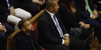 Neymar e seu pai Neymar Santos dentro da sala do tribunal  Foto: REUTERS/Albert Gea