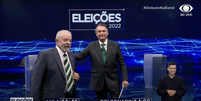 Bolsonaro toca ombro de Lula no debate da Band  Foto: 