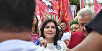 A senadora, Simone Tebet (MDB-MT), participou de um ato em apoio ao ex-presidente, Luiz Inácio Lula da Silva (PT), candidato à presidência no segundo turno das Eleições 2022, na região central de Brasília(DF), nesta quarta-feira, 19 de outubro de 2022  Foto: GESIVAL NOGUEIRA/ATO PRESS/ESTADÃO CONTEÚDO