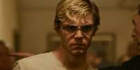 Evan Peters como Jeffrey Dahmer em 'Dahmer: um canibal americano'  Foto: Netflix / BBC News Brasil