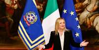 A primeira-ministra italiana, Georgia Meloni, em sua primeira reunião de gabinete em Roma  Foto: Reuters