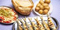 Um dos pratos cl&aacute;ssicos das tascas portuguesas s&atilde;o as sardinhas grelhadas.  Foto: Jacek Sopotnicki/Getty Images / Viagem e Turismo