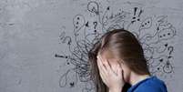 Psicóloga revela 5 atitudes que ajudam reduzir a ansiedade  Foto: Shutterstock / Saúde em Dia