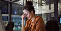 Desde janeiro de 2022, a Síndrome de Burnout é considerada uma doença ocupacional  Foto: peopleimages.com / Adobe Stock