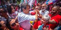 Haddad em visita à Brasilândia, na zona norte de São Paulo  Foto: Haddad Oficial/Reprodução