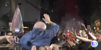Lula chega a Avenida Paulista para comemorar vitória com apoiadores  Foto: TV Globo