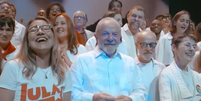 Lula durante gravação da nova versão da canção  Foto: 