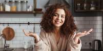 Cuidar do corpo ajuda a ter cabelos mais saudáveis  Foto: Shutterstock / Portal EdiCase