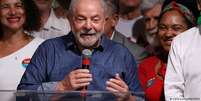 "É hora de reunir de novo as famílias, refazer os laços de amizade rompidos pela propagação criminosa do ódio. A ninguém interessa viver num país dividido", disse Lula  Foto: DW / Deutsche Welle