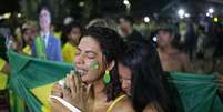No Rio, apoiadores de Bolsonaro choram após a confirmação da derrota.  Foto: Pedro Kirilos/Estadão / Estadão