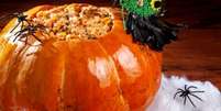 Guia da Cozinha - Moranga com frango cremoso para um almoço assustador de Halloween  Foto: Guia da Cozinha
