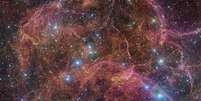 O 'famtasma" da supernova Vela em imagem do telescópio VLT Survey da ESO  Foto: Divulgação / ESO/VPHAS+ team