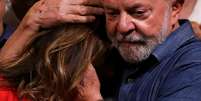 Janja e Lula durante discurso de petista após ele ser eleito presidente do País   Foto: REUTERS/Carla Carniel