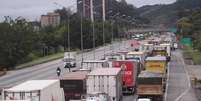 Frustrados com o resultado da eleição, bolsonaristas fazem bloqueios em rodovias pelo País.  Foto: Werther Santana/Estadão / Estadão