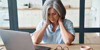 Veja como reduzir as dores causadas pelo home office  Foto: Shutterstock / Alto Astral