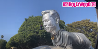 Estátua de cabeça de Elon Musk em corpo de cabra pode popularizar criptomoeda  Foto: The Hollywood Fix/YouTube/Reprodução