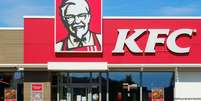 Fachada de loja da rede de fast food KFC  Foto: DW / Deutsche Welle