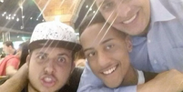 Lucas Felipe, a vítima, é quem aparece ao centro da foto com o pai, Waguinho (à direita), e o irmão, Waguinho Junior (à esquerda)  Foto: Reprodução/Instagram:@waguinhojunior1