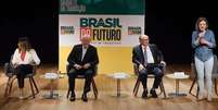 Janja, Lula, Alckmin e Gleisi conversam com deputados no CCBB  Foto: YouTube