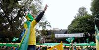 Apoiadores de Bolsonaro apoiam intervenção militar em protestos contra resultado das eleições  Foto: EPA / Ansa - Brasil