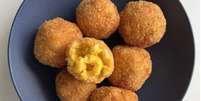 Guia da Cozinha - Bolinho de Mac’n Cheese para curtir o happy hour reaproveitando sobras  Foto: Guia da Cozinha