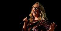 Adele canta durante cerimônia do Grammy de 2017 em Los Angeles  Foto: Reuters