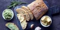 Veja como fazer manteiga aromatizada – Foto: Shutterstock  Foto: Guia da Cozinha