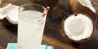 Conheça os benefícios da água de coco – Foto: Shutterstock  Foto: Guia da Cozinha