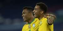 Alex Sandro (à esq.) e Danilo serão titulares da Seleção Brasileira na Copa do Mundo (Foto: Lucas Figueiredo / CBF)  Foto: Lance!