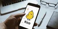 Koo, rede social do passarinho amarelo, está fazendo sucesso no Brasil em meio à crise do Twitter (Imagem: Reprodução/Koo)  Foto: Canaltech